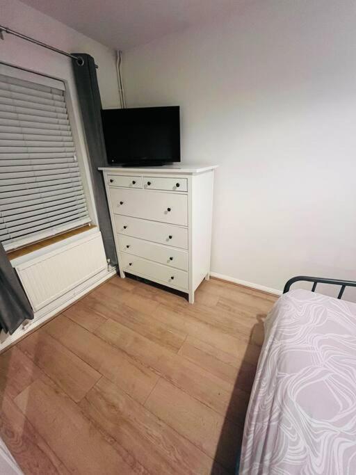Appartamento Immaculate 2 Bed Flat With Free Parking! Watford  Esterno foto
