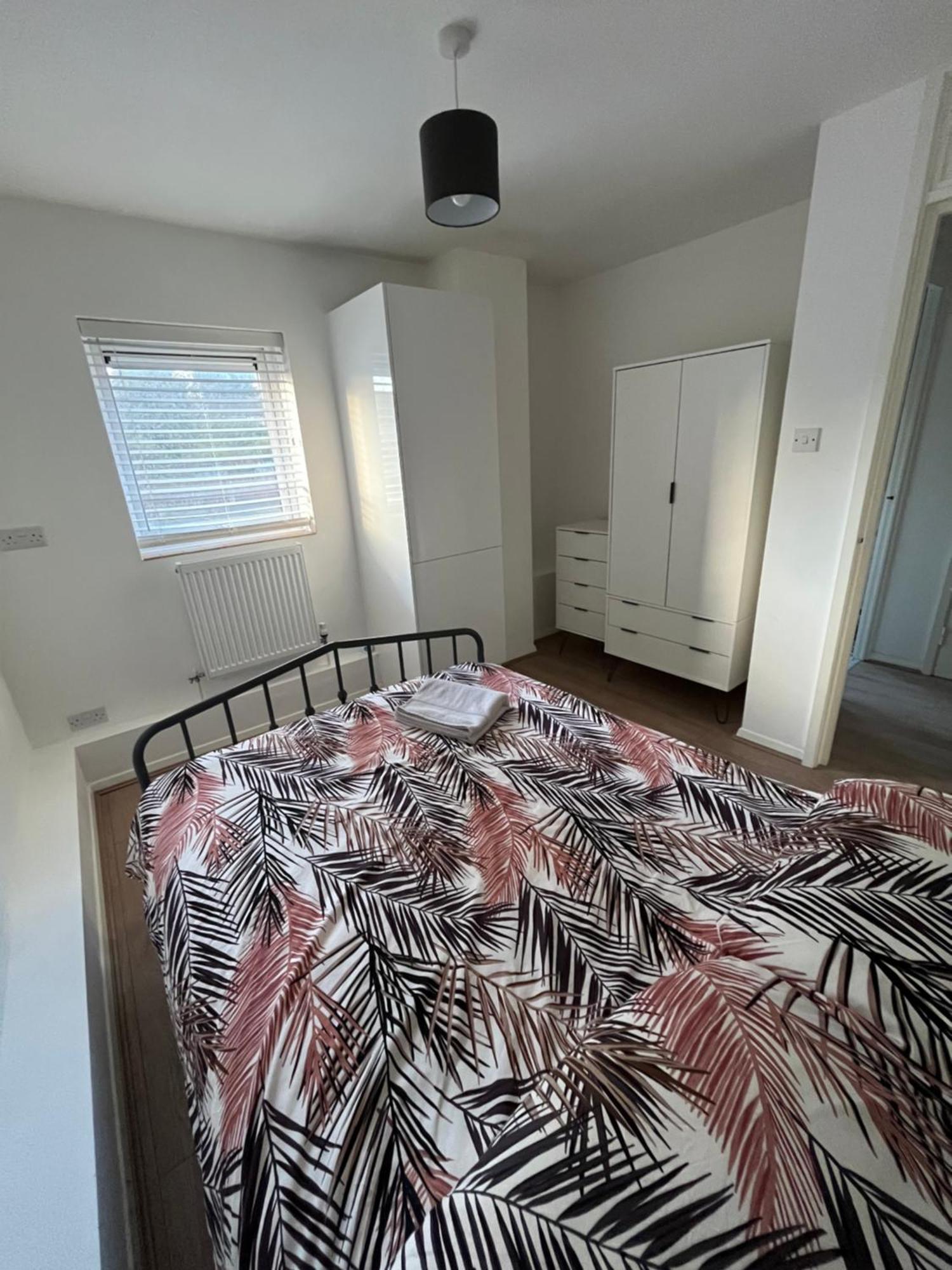 Appartamento Immaculate 2 Bed Flat With Free Parking! Watford  Esterno foto